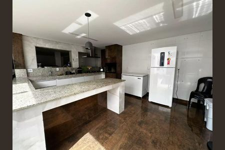 Casa para alugar com 343m², 3 quartos e 5 vagas