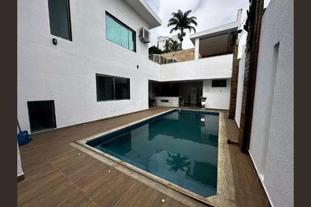 Casa para alugar com 343m², 3 quartos e 5 vagas