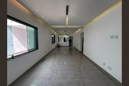Casa para alugar com 343m², 3 quartos e 5 vagas