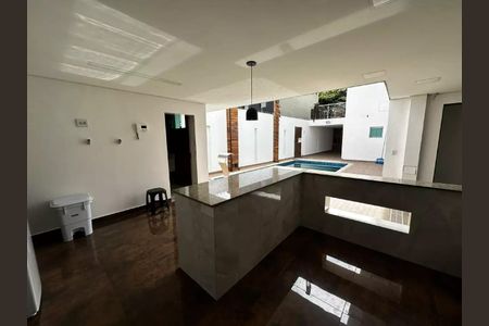 Casa para alugar com 343m², 3 quartos e 5 vagas