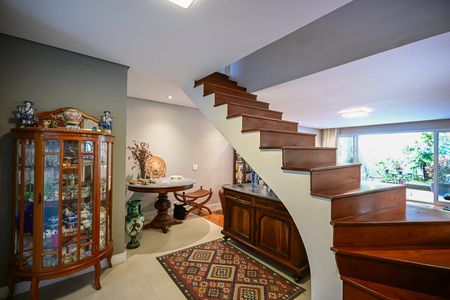 Hall de Entrada de casa de condomínio para alugar com 3 quartos, 300m² em Vila Progredior, São Paulo