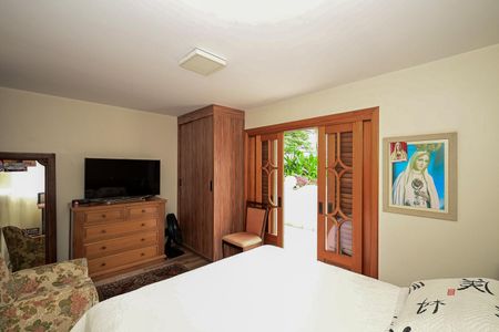Casa de condomínio para alugar com 300m², 3 quartos e 4 vagasSuíte