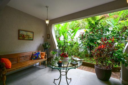 Varanda de casa de condomínio para alugar com 3 quartos, 300m² em Vila Progredior, São Paulo