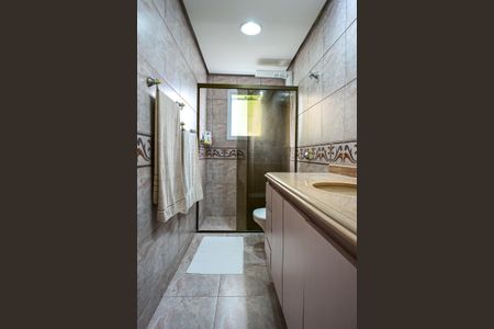 Casa de condomínio para alugar com 300m², 3 quartos e 4 vagasBanheiro Suíte 