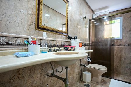 Casa de condomínio para alugar com 300m², 3 quartos e 4 vagasBanheiro