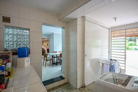 Casa de condomínio para alugar com 300m², 3 quartos e 4 vagasÁrea de Serviço 