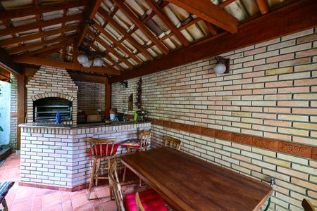 Casa de condomínio para alugar com 300m², 3 quartos e 4 vagasChurrasqueira
