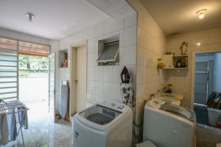 Casa de condomínio para alugar com 300m², 3 quartos e 4 vagasÁrea de Serviço 