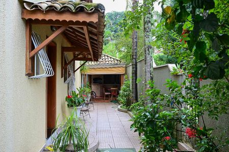 Casa de condomínio para alugar com 300m², 3 quartos e 4 vagasEntrada