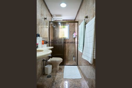 Casa de condomínio para alugar com 300m², 3 quartos e 4 vagasBanheiro