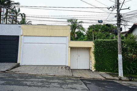 Casa de condomínio para alugar com 300m², 3 quartos e 4 vagasFachada