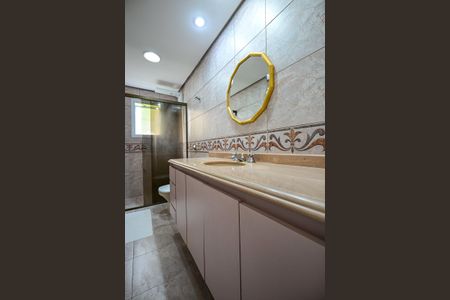 Casa de condomínio para alugar com 300m², 3 quartos e 4 vagasBanheiro Suíte 