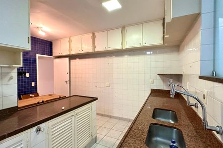 Apartamento para alugar com 142m², 3 quartos e 1 vaga