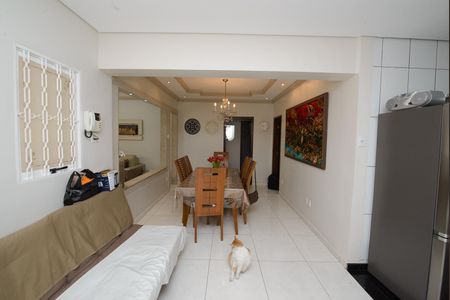 Casa para alugar com 120m², 4 quartos e 2 vagas Casa para alugar com 120m², 4 quartos e 2 vagasCopa