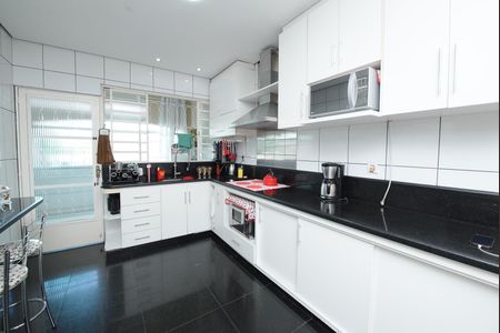 Casa para alugar com 120m², 4 quartos e 2 vagas Casa para alugar com 120m², 4 quartos e 2 vagasCozinha