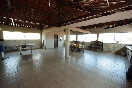 Casa para alugar com 120m², 4 quartos e 2 vagas Casa para alugar com 120m², 4 quartos e 2 vagasTerraço