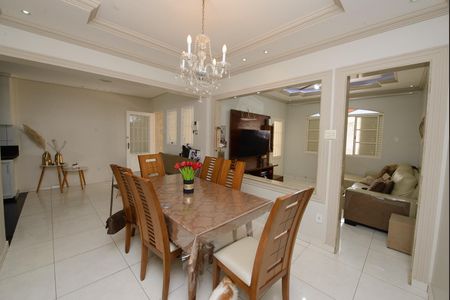 Casa para alugar com 120m², 4 quartos e 2 vagas Casa para alugar com 120m², 4 quartos e 2 vagasCopa