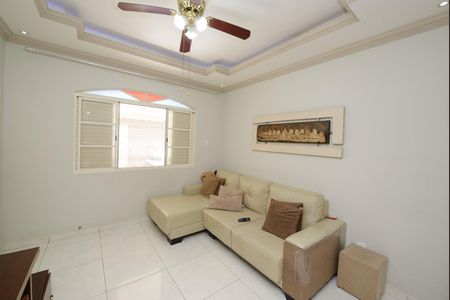 Casa para alugar com 120m², 4 quartos e 2 vagas Casa para alugar com 120m², 4 quartos e 2 vagasSala