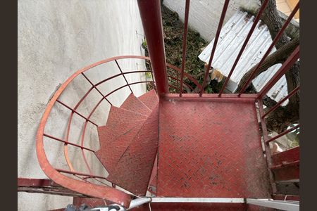 Casa à venda com 90m², 2 quartos e sem vagaEscada