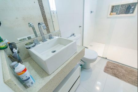 Casa à venda com 226m², 3 quartos e 5 vagasBanheiro do Quarto 1