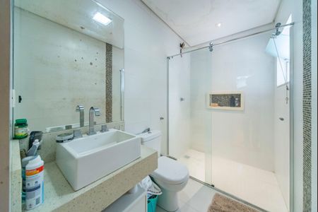 Casa à venda com 226m², 3 quartos e 5 vagasBanheiro do Quarto 1