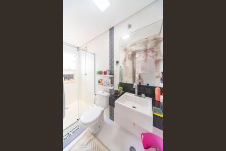 Casa à venda com 226m², 3 quartos e 5 vagasBanheiro do Quarto 2