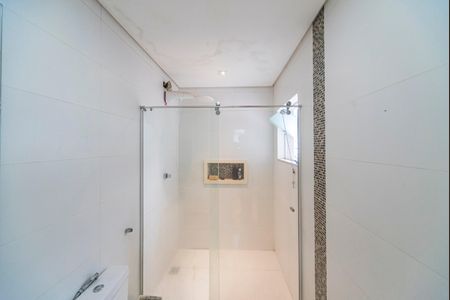 Casa à venda com 226m², 3 quartos e 5 vagasBanheiro do Quarto 1