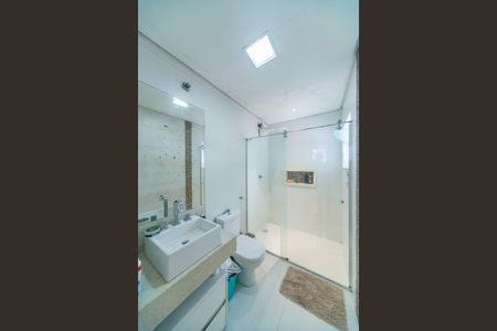 Casa à venda com 226m², 3 quartos e 5 vagasBanheiro do Quarto 1