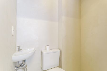 Apartamento à venda com 130m², 2 quartos e 3 vagas Apartamento à venda com 130m², 2 quartos e 3 vagasBanheiro de serviço