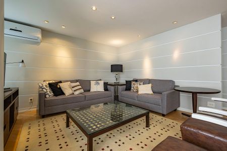 Apartamento para alugar com 155m², 3 quartos e 3 vagas Apartamento para alugar com 155m², 3 quartos e 3 vagasSala