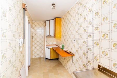 Cozinha  de apartamento para alugar com 1 quarto, 70m² em Vila Ipiranga, Porto Alegre