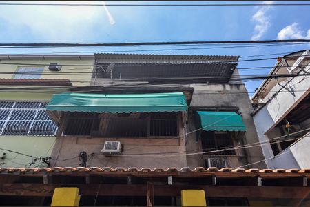 Casa à venda com 98m², 2 quartos e 1 vaga Casa à venda com 98m², 2 quartos e 1 vagaFachada