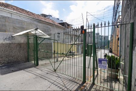 Casa à venda com 98m², 2 quartos e 1 vaga Casa à venda com 98m², 2 quartos e 1 vagaFachada