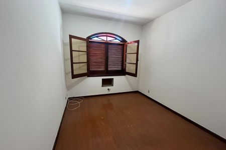 Casa à venda com 310m², 7 quartos e 5 vagasQuarto 2