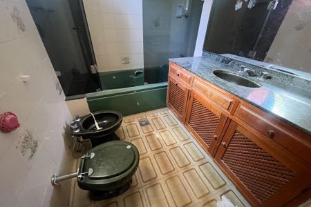 Casa à venda com 310m², 7 quartos e 5 vagasBanheiro 3