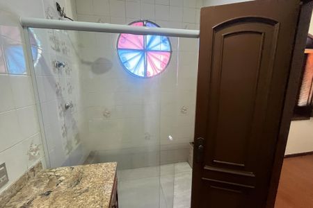 Casa à venda com 310m², 7 quartos e 5 vagasBanheiro 2