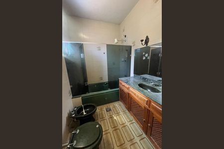 Casa à venda com 310m², 7 quartos e 5 vagasBanheiro 3