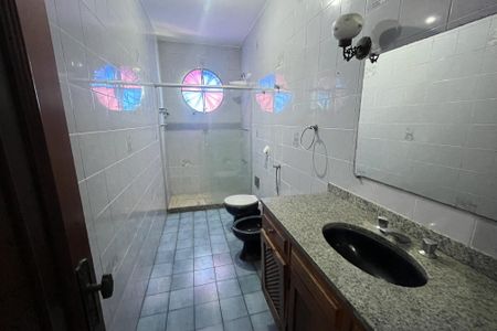 Casa à venda com 310m², 7 quartos e 5 vagasBanheiro 1