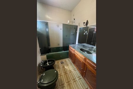 Casa à venda com 310m², 7 quartos e 5 vagasBanheiro 3