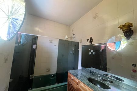 Casa à venda com 310m², 7 quartos e 5 vagasBanheiro 3