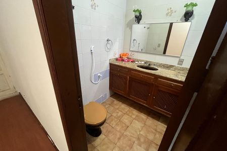 Casa à venda com 310m², 7 quartos e 5 vagasBanheiro 2