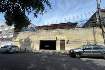 Casa à venda com 310m², 7 quartos e 5 vagasFachada
