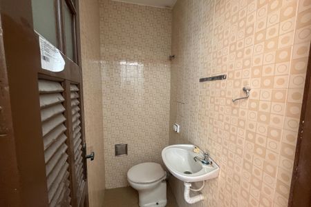 Casa à venda com 310m², 7 quartos e 5 vagasBanheiro da piscina