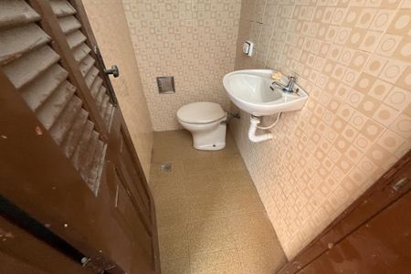 Casa à venda com 310m², 7 quartos e 5 vagasBanheiro da piscina