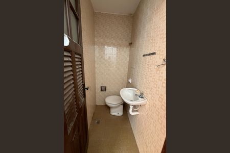 Casa à venda com 310m², 7 quartos e 5 vagasBanheiro da piscina