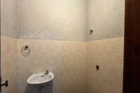 Casa à venda com 310m², 7 quartos e 5 vagasBanheiro na garagem