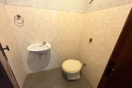 Casa à venda com 310m², 7 quartos e 5 vagasBanheiro na garagem