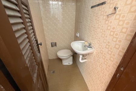 Casa à venda com 310m², 7 quartos e 5 vagasBanheiro da piscina