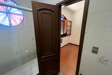 Casa à venda com 310m², 7 quartos e 5 vagasBanheiro 2