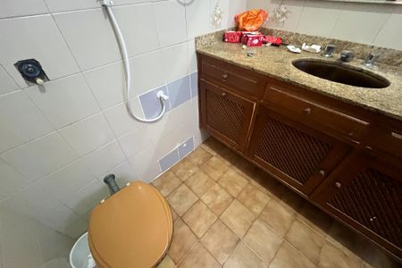 Casa à venda com 310m², 7 quartos e 5 vagasBanheiro 2